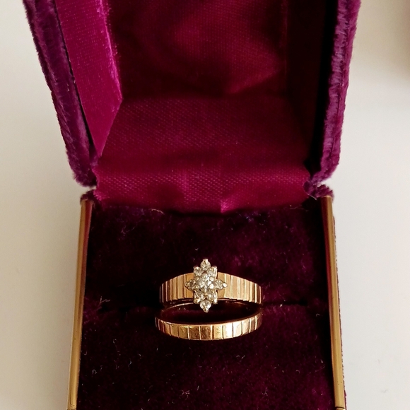 Gold Wedding ring set for his & her's - Picture 2 of 16